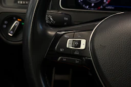 valkoinen Volkswagen Golf 2018 kuva 19.