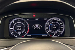 valkoinen Volkswagen Golf 2018 kuva 21.