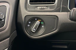 valkoinen Volkswagen Golf 2018 kuva 22.