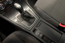 valkoinen Volkswagen Golf 2018 kuva 24.