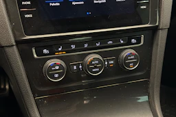 valkoinen Volkswagen Golf 2018 kuva 25.