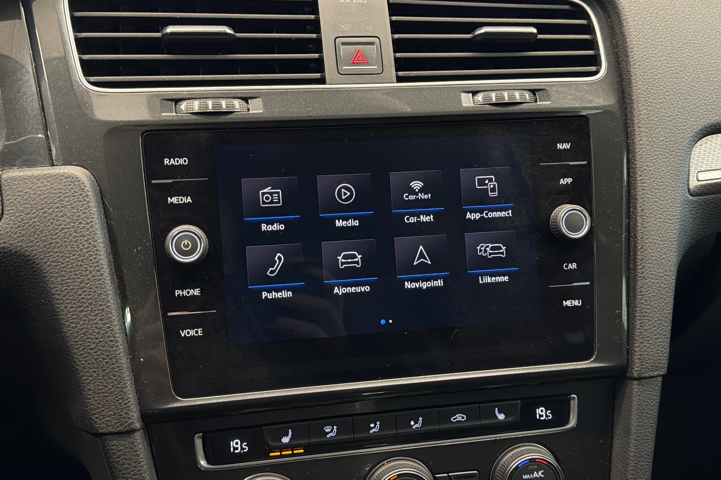 valkoinen Volkswagen Golf 2018 kuva 26.