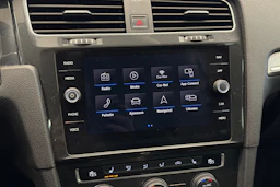 valkoinen Volkswagen Golf 2018 kuva 26.