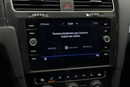 valkoinen Volkswagen Golf 2018 kuva 29.