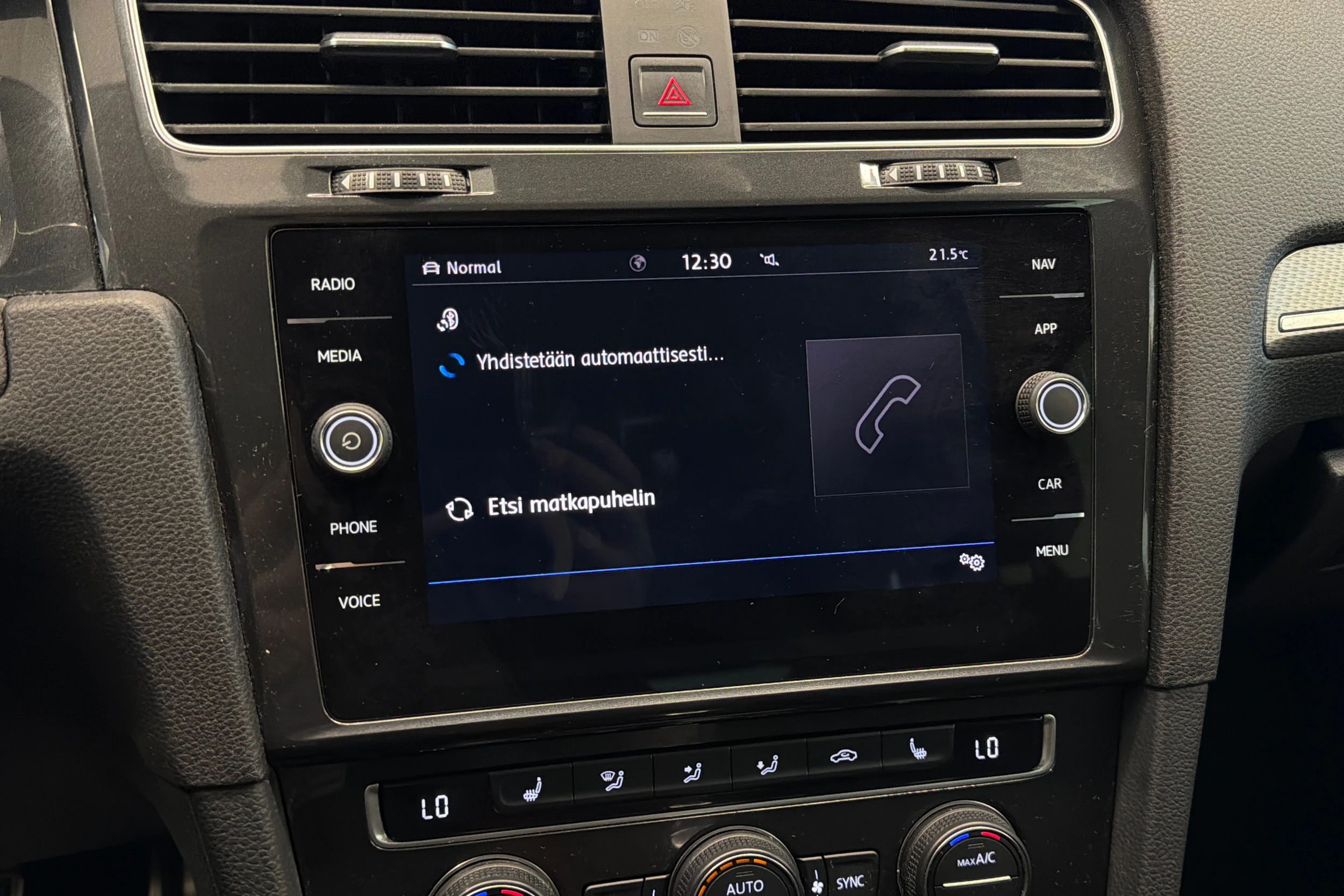 valkoinen Volkswagen Golf 2018 kuva 30.