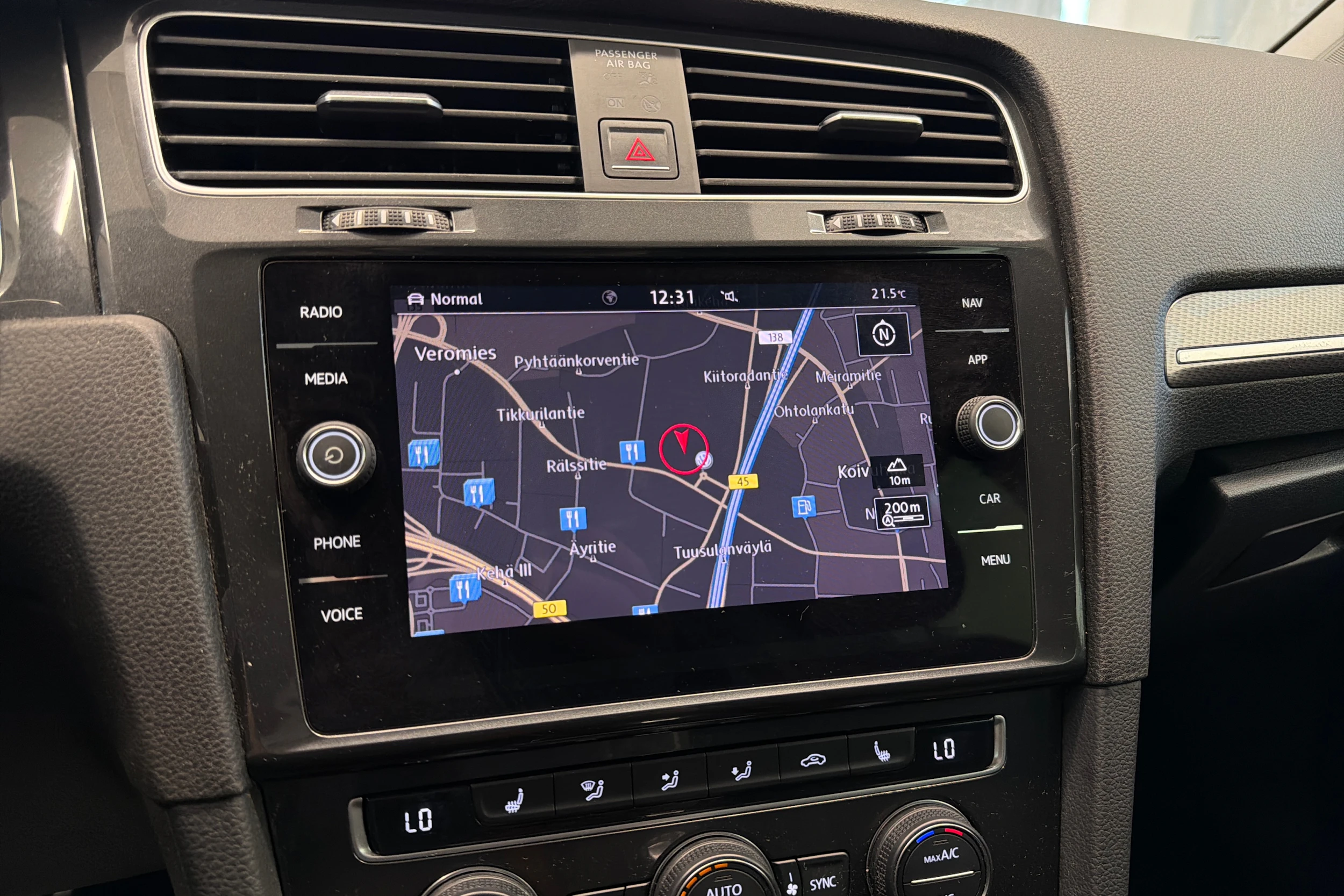 valkoinen Volkswagen Golf 2018 kuva 31.