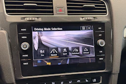valkoinen Volkswagen Golf 2018 kuva 33.