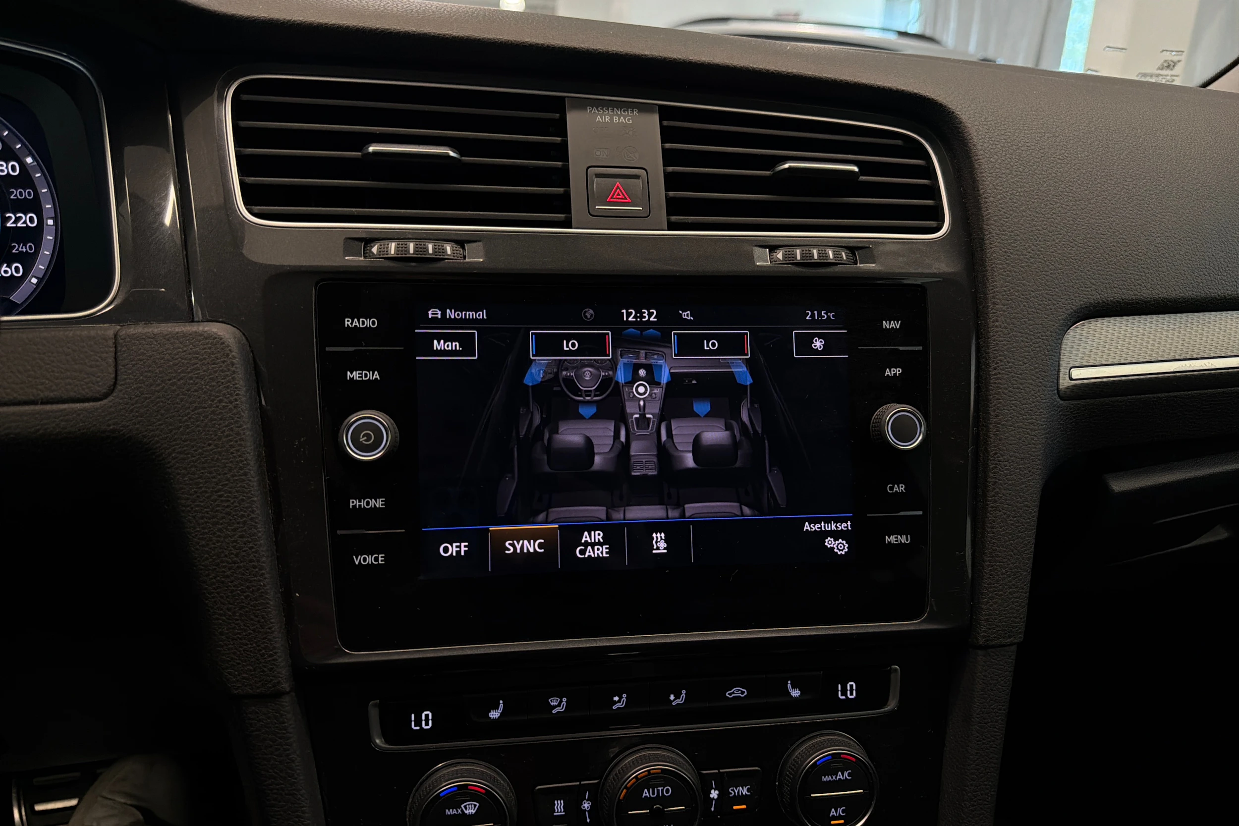 valkoinen Volkswagen Golf 2018 kuva 34.