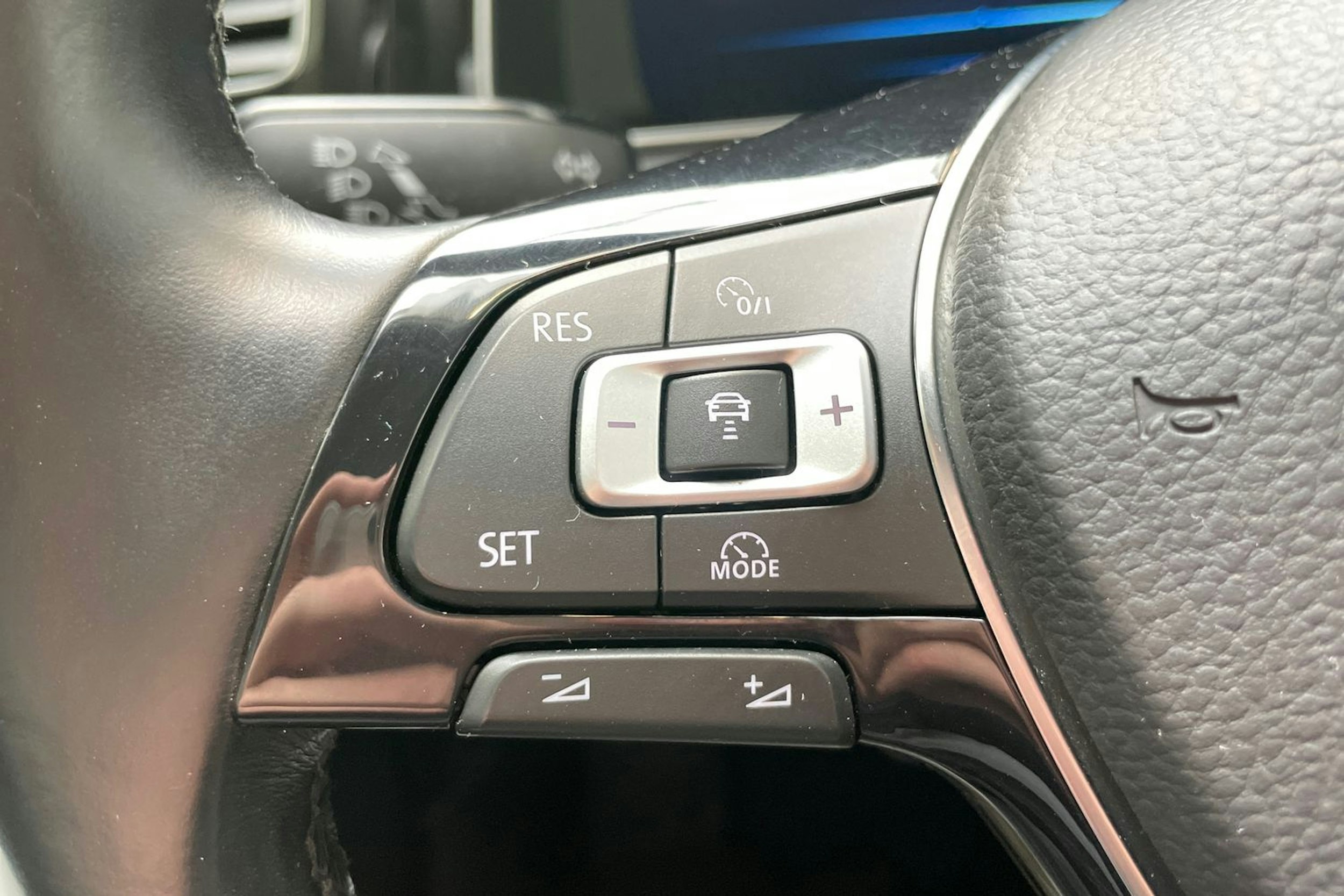 musta Volkswagen Golf 2018 kuva 15.