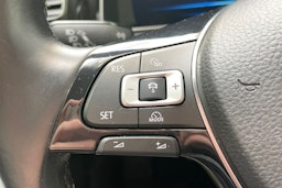 musta Volkswagen Golf 2018 kuva 15.