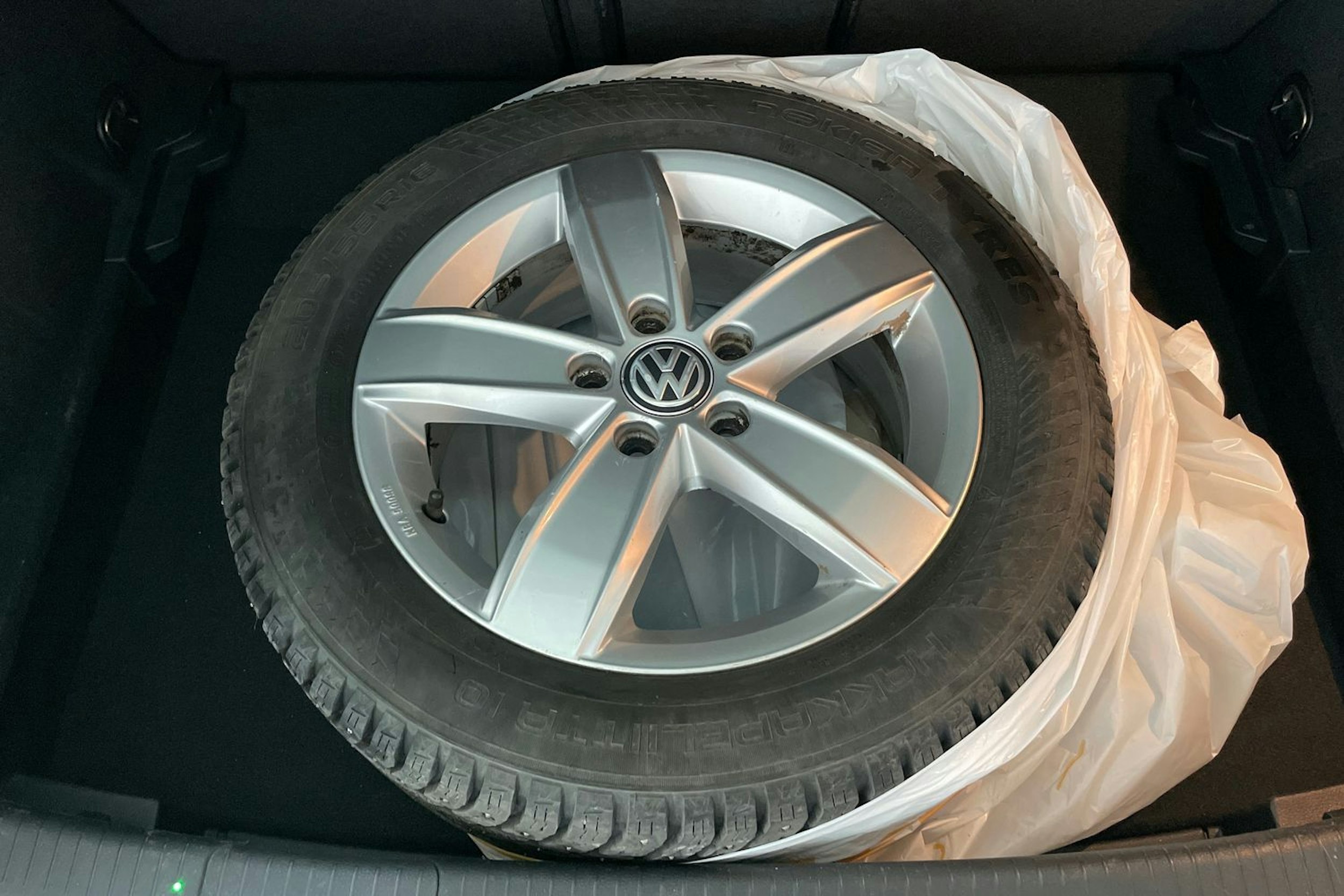 musta Volkswagen Golf 2018 kuva 27.