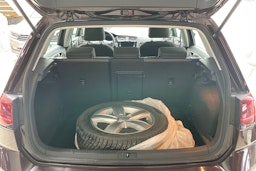 musta Volkswagen Golf 2018 kuva 28.