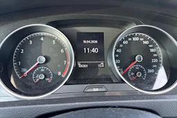 harmaa Volkswagen Golf 2018 kuva 4.