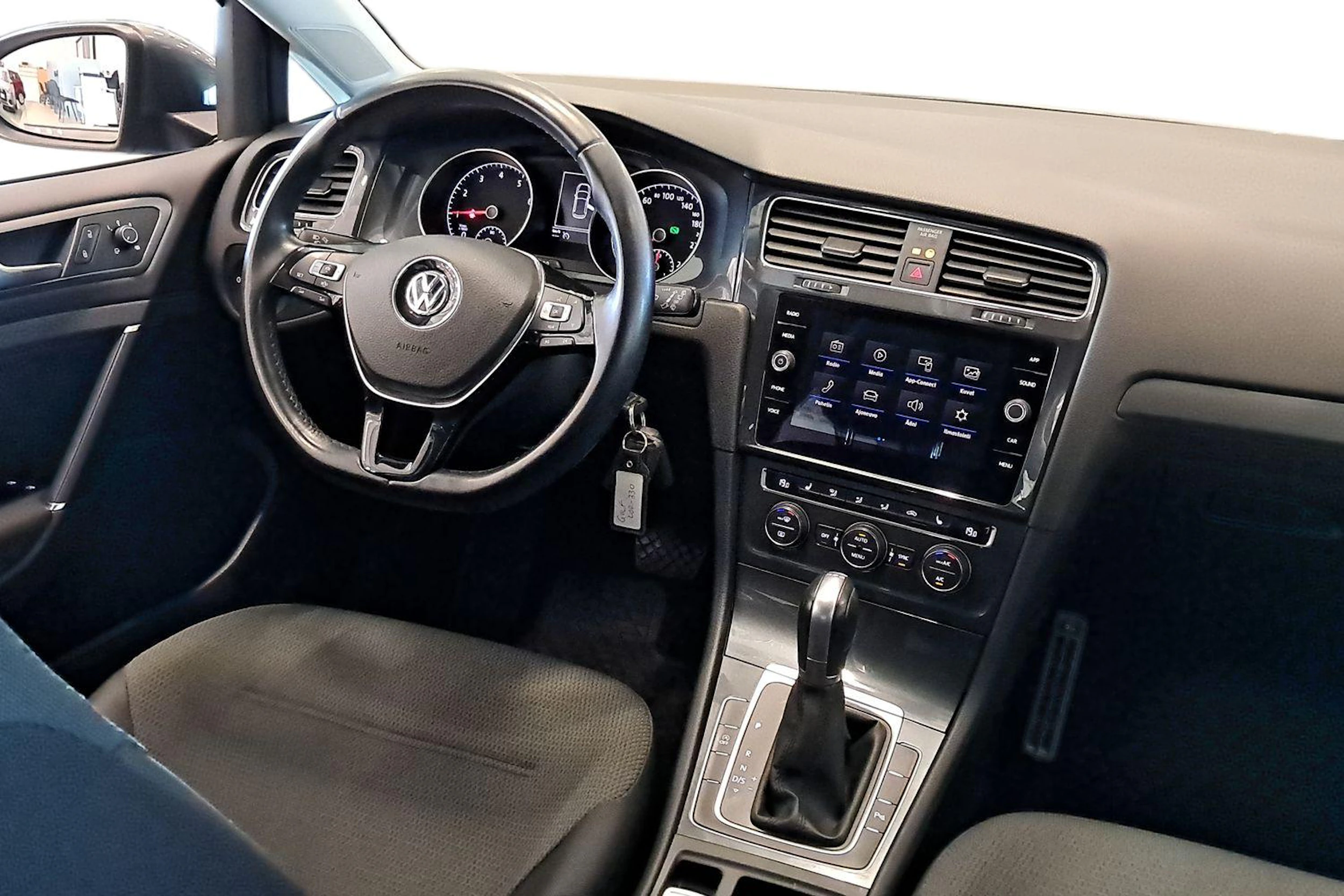 harmaa Volkswagen Golf 2019 kuva 9.