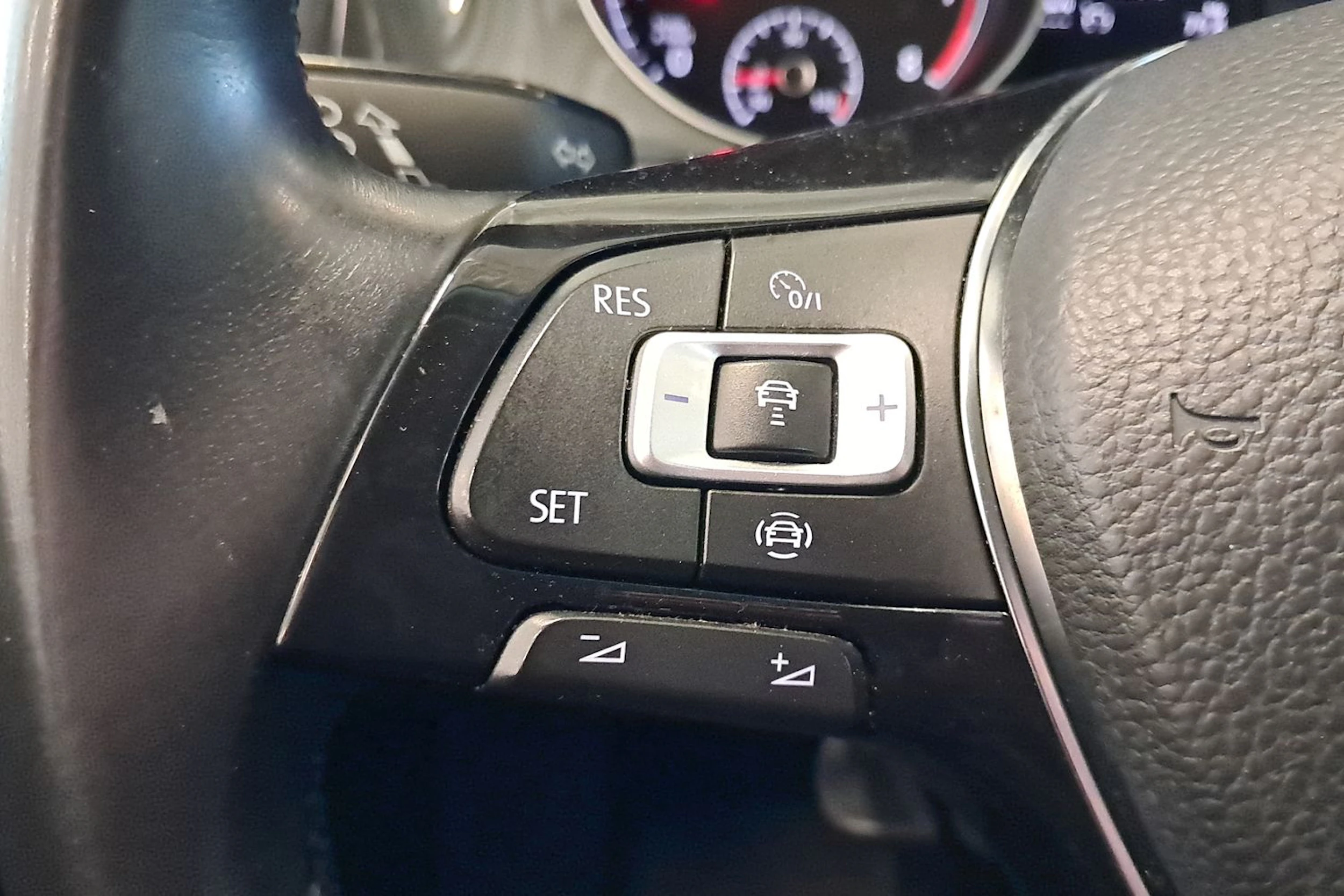 harmaa Volkswagen Golf 2019 kuva 18.