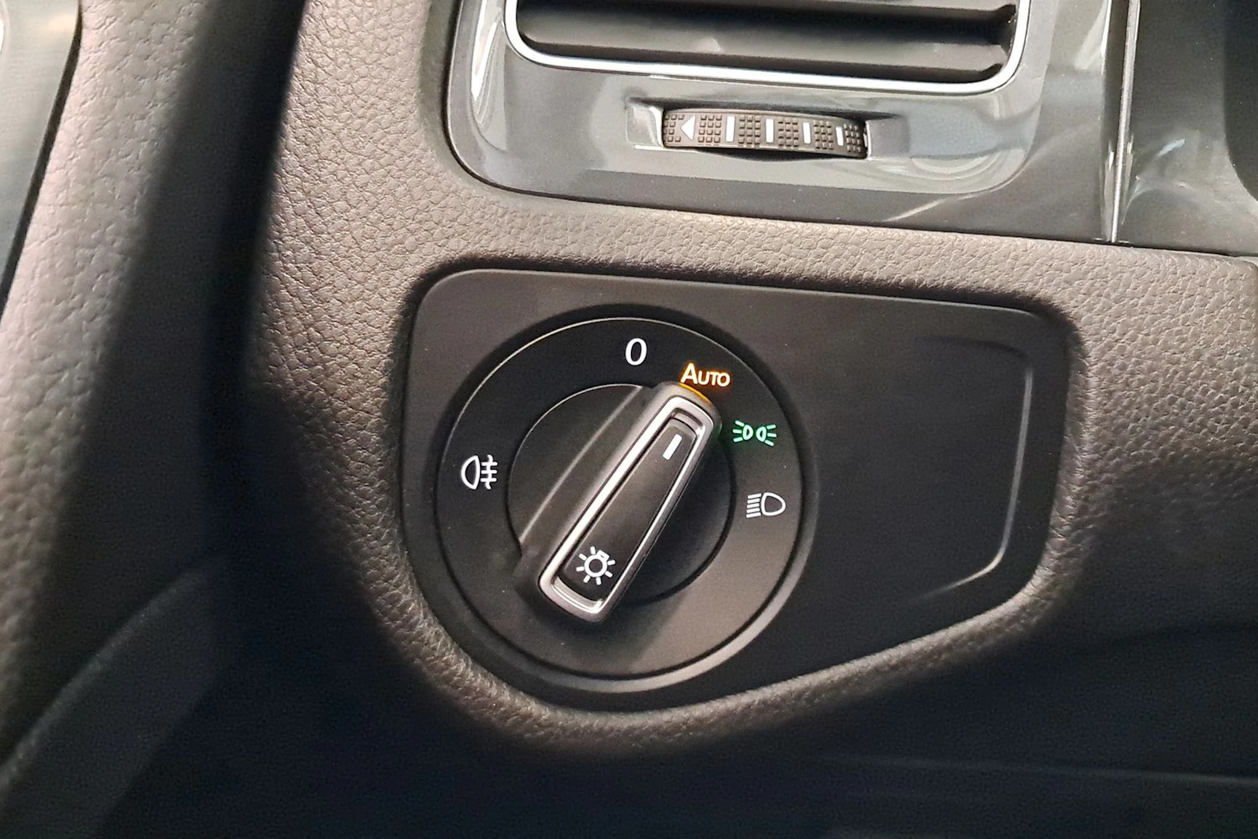 harmaa Volkswagen Golf 2019 kuva 20.