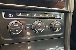harmaa Volkswagen Golf 2019 kuva 28.