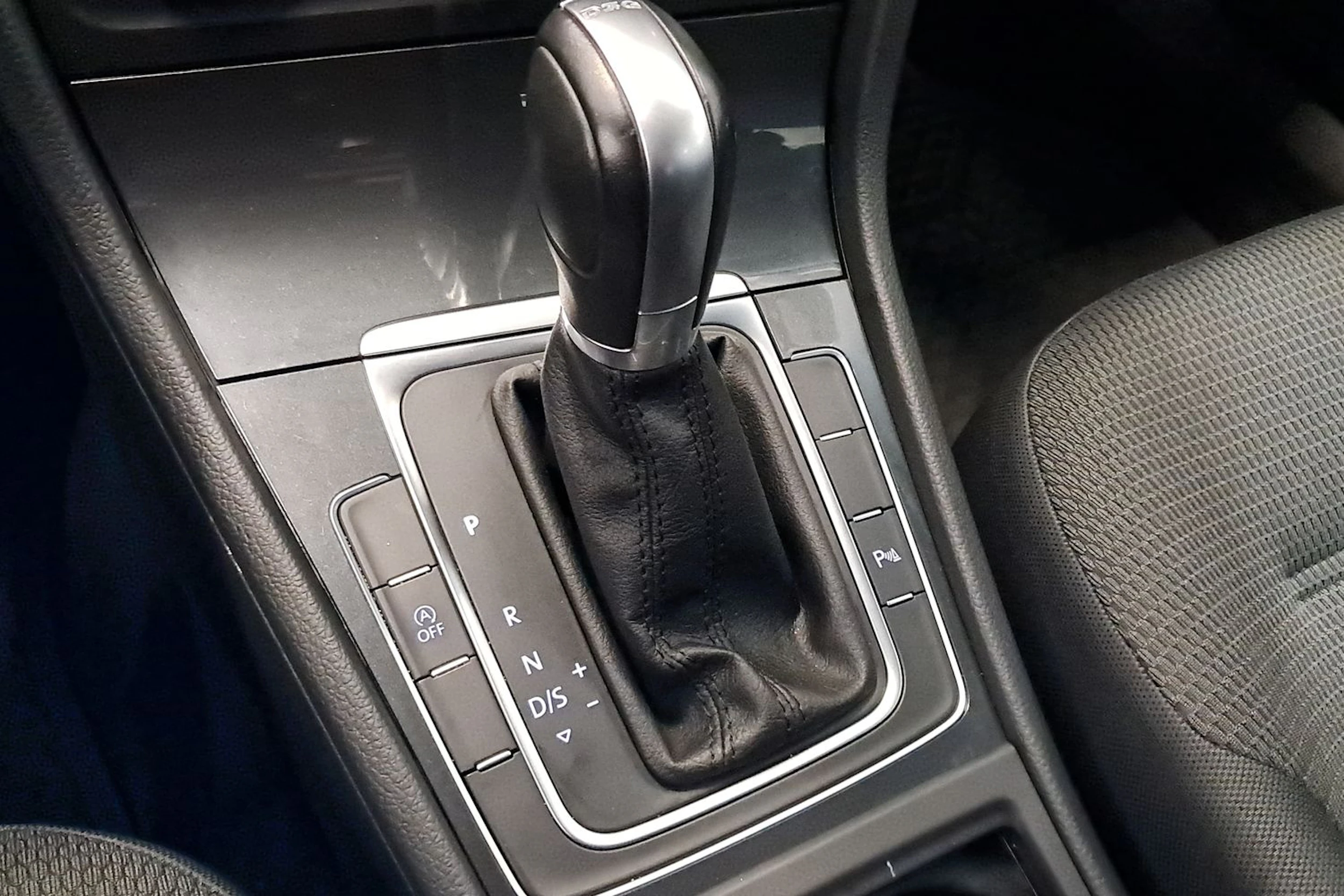 harmaa Volkswagen Golf 2019 kuva 29.
