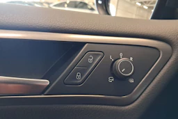 harmaa Volkswagen Golf 2019 kuva 33.