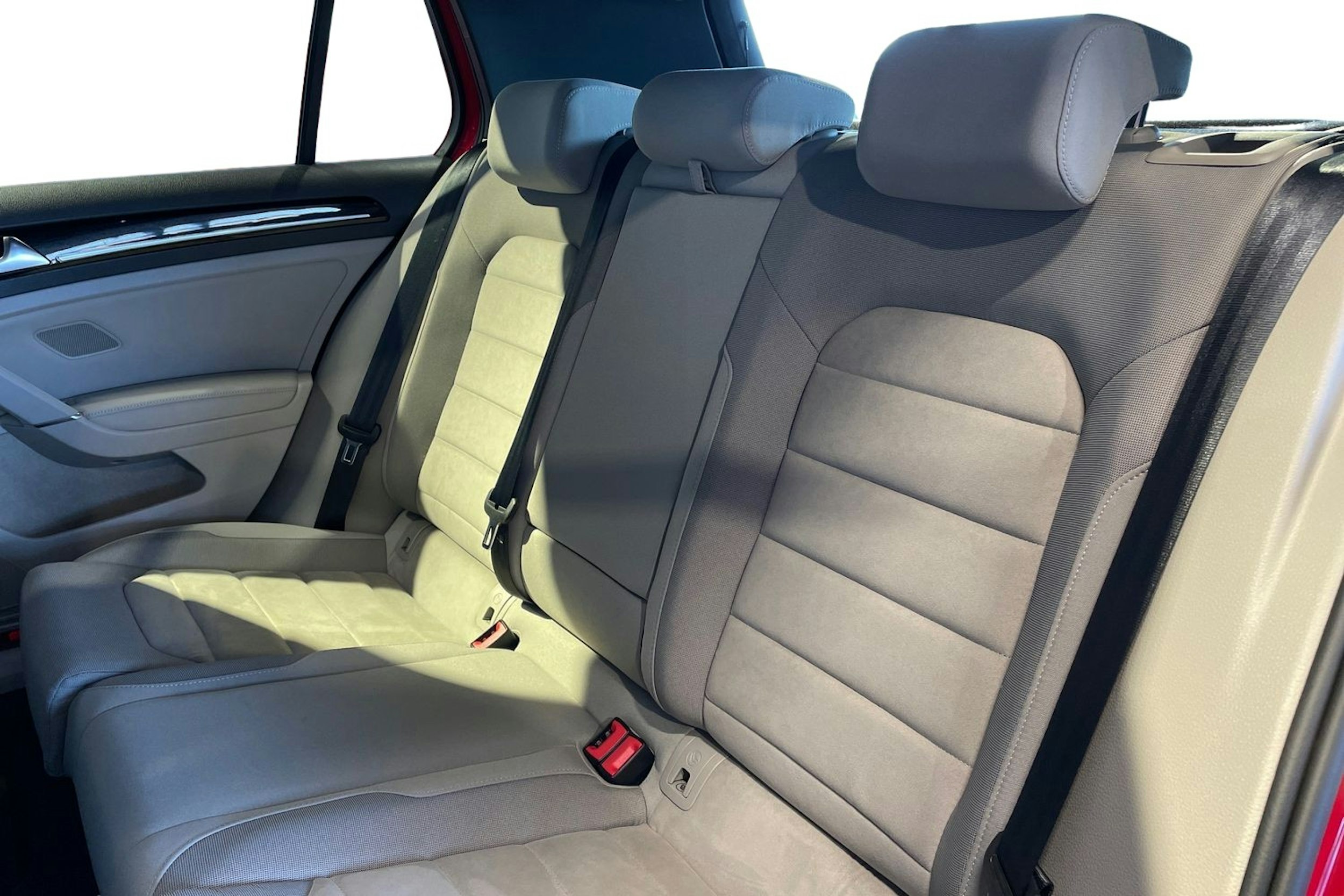 punainen Volkswagen Golf 2018 kuva 10.
