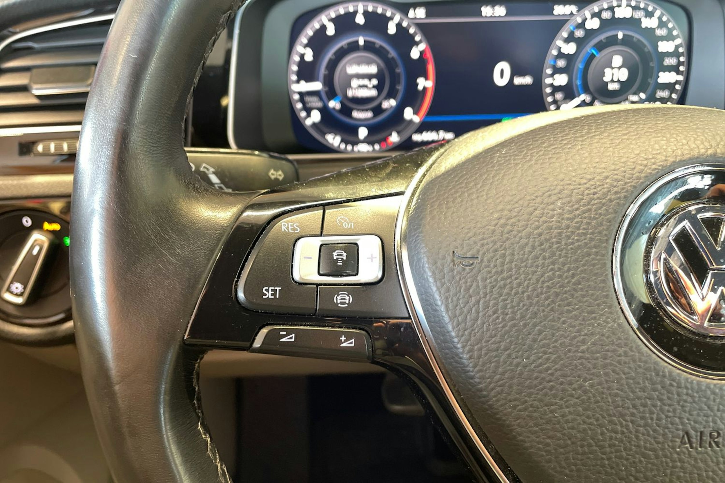 punainen Volkswagen Golf 2018 kuva 16.