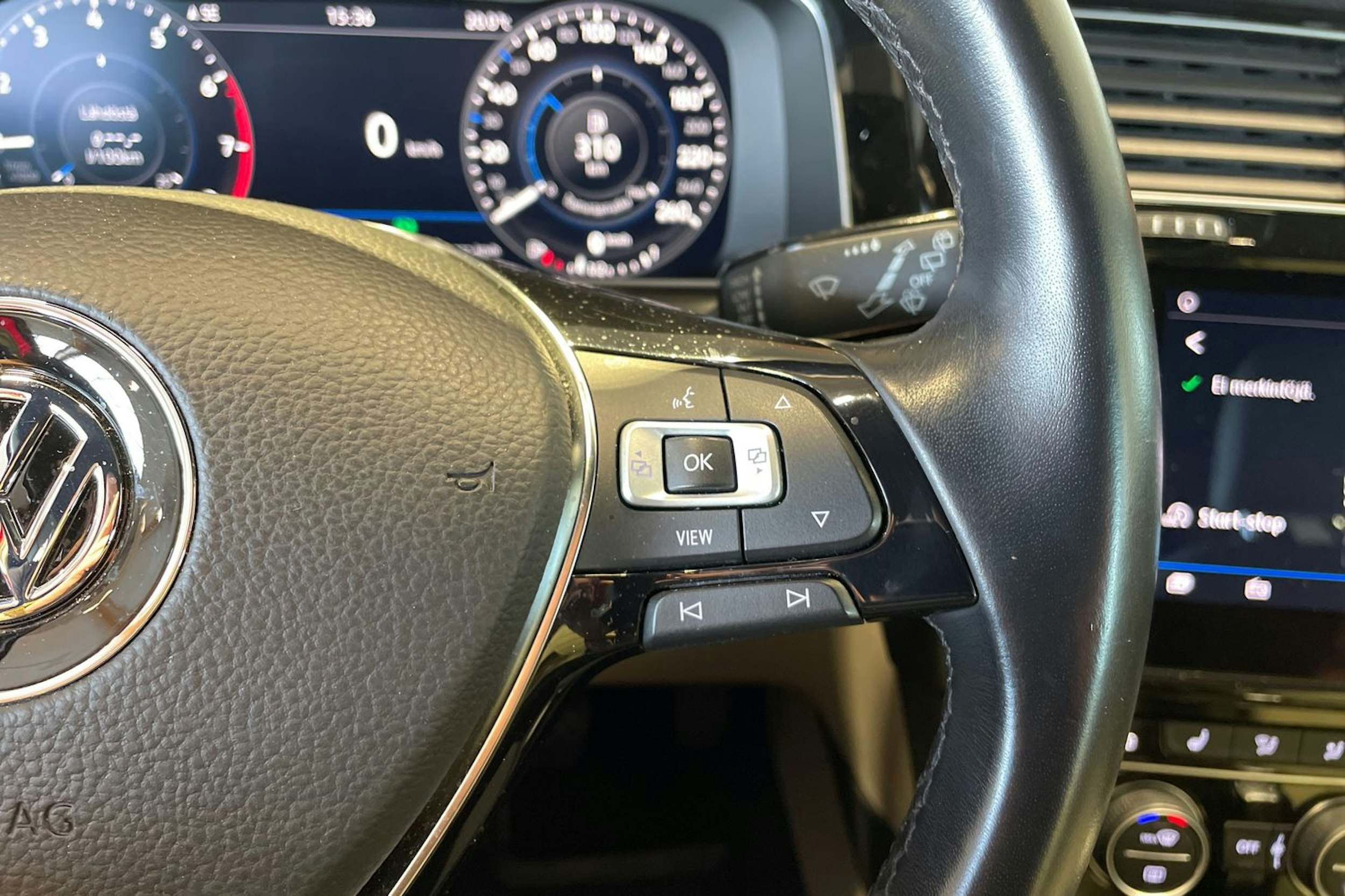 punainen Volkswagen Golf 2018 kuva 17.
