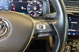 punainen Volkswagen Golf 2018 kuva 17.