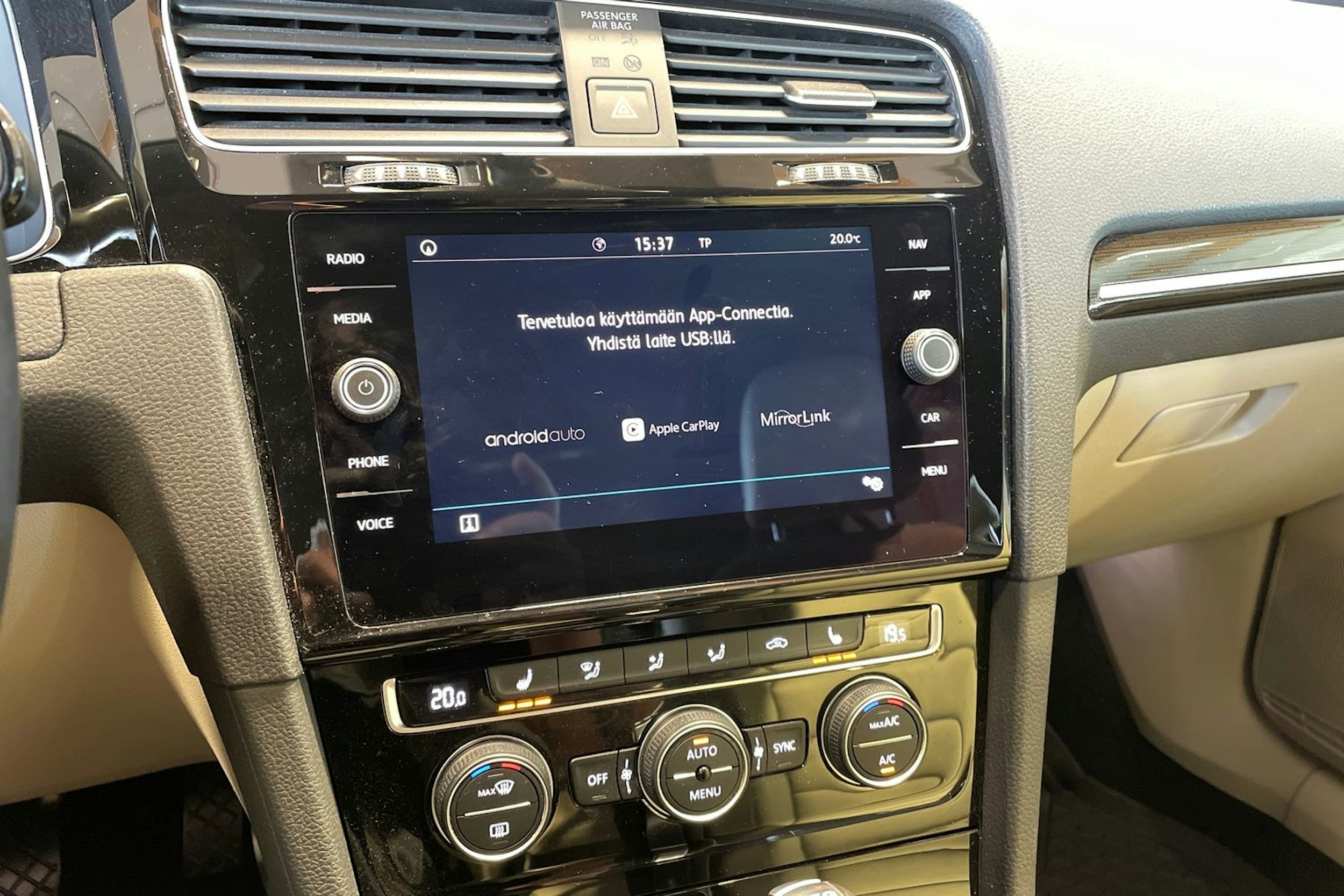 punainen Volkswagen Golf 2018 kuva 20.