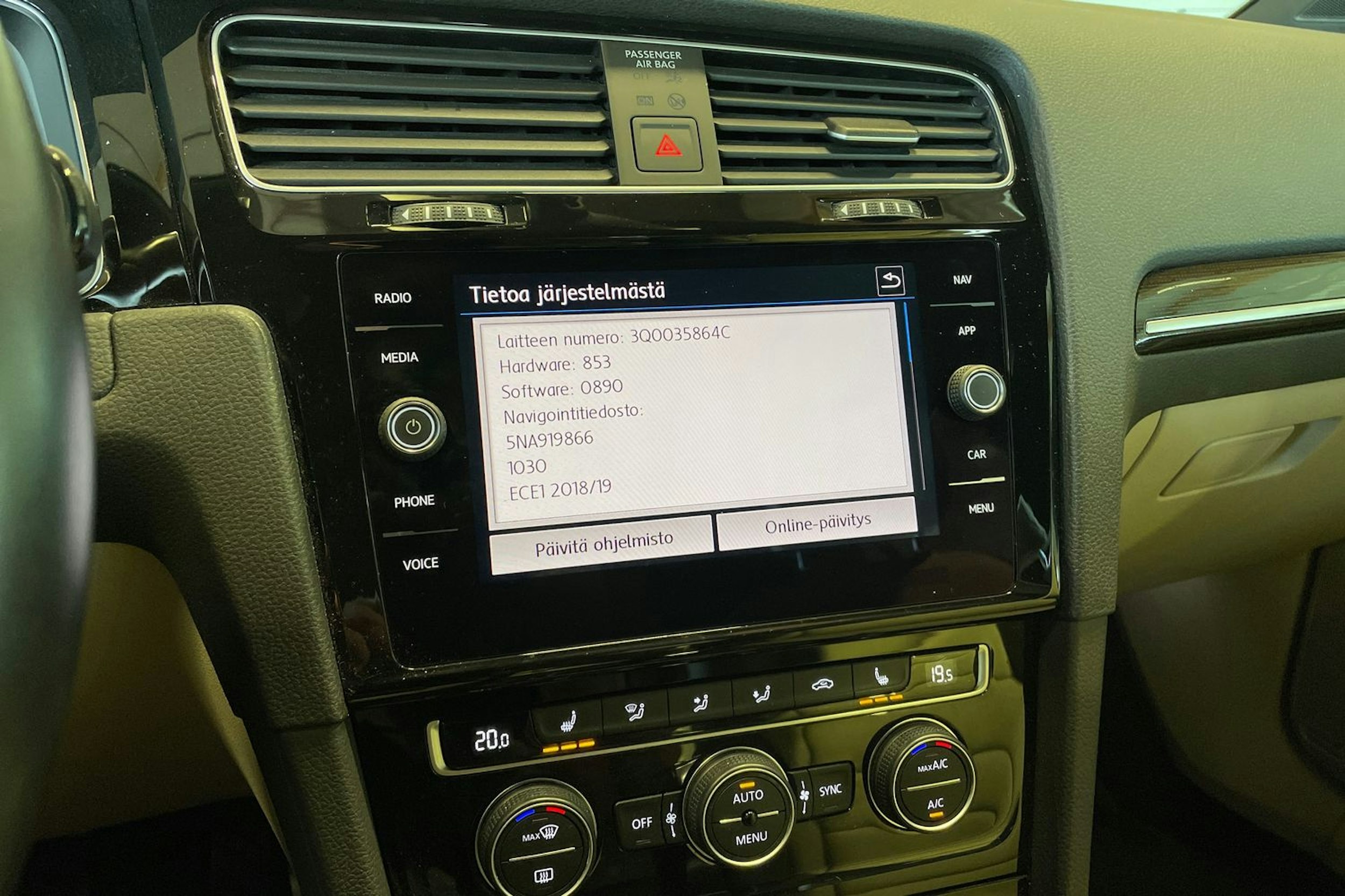 punainen Volkswagen Golf 2018 kuva 21.