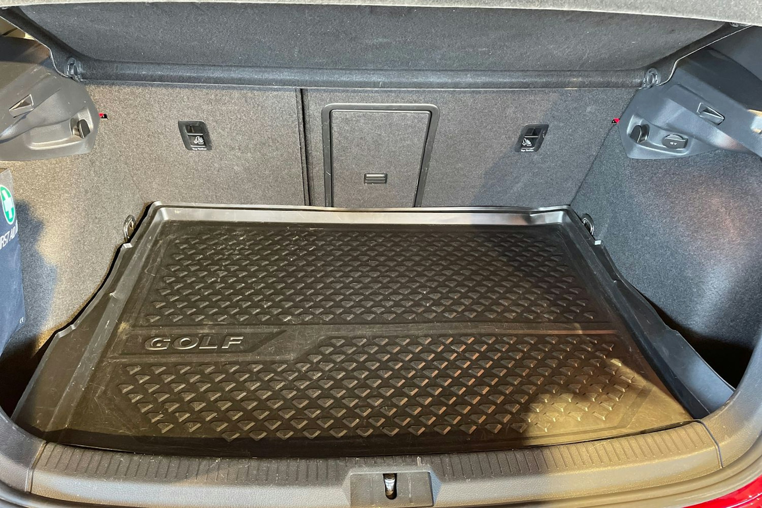punainen Volkswagen Golf 2018 kuva 24.