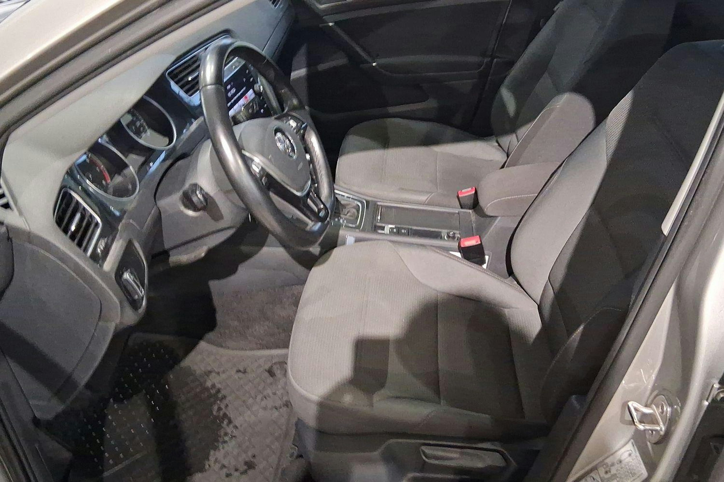 harmaa Volkswagen Golf 2019 kuva 9.