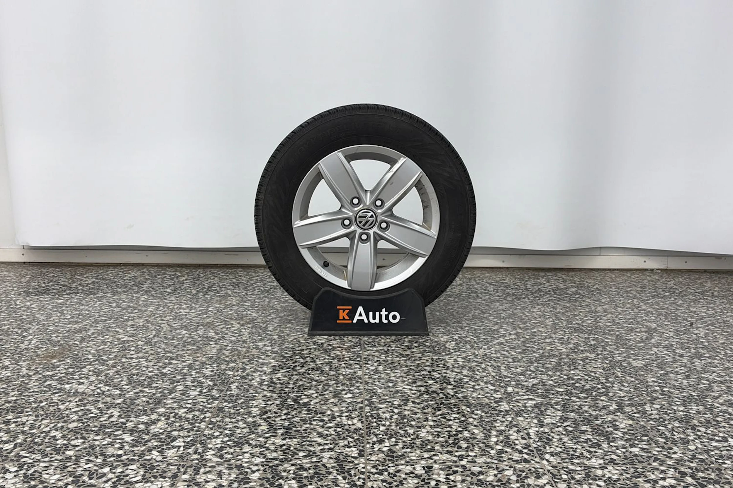 harmaa Volkswagen Golf 2018 kuva 13.