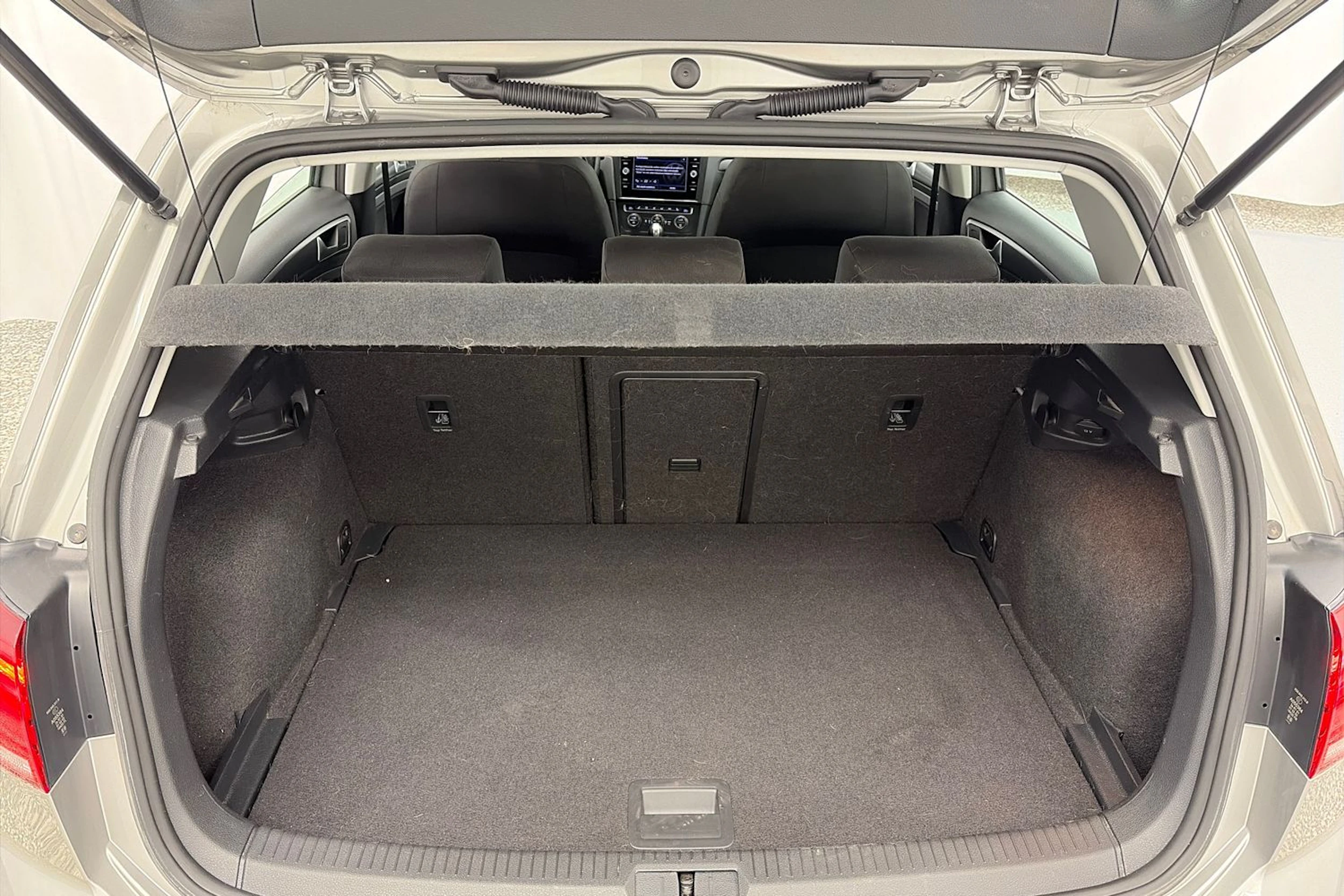 harmaa Volkswagen Golf 2018 kuva 15.