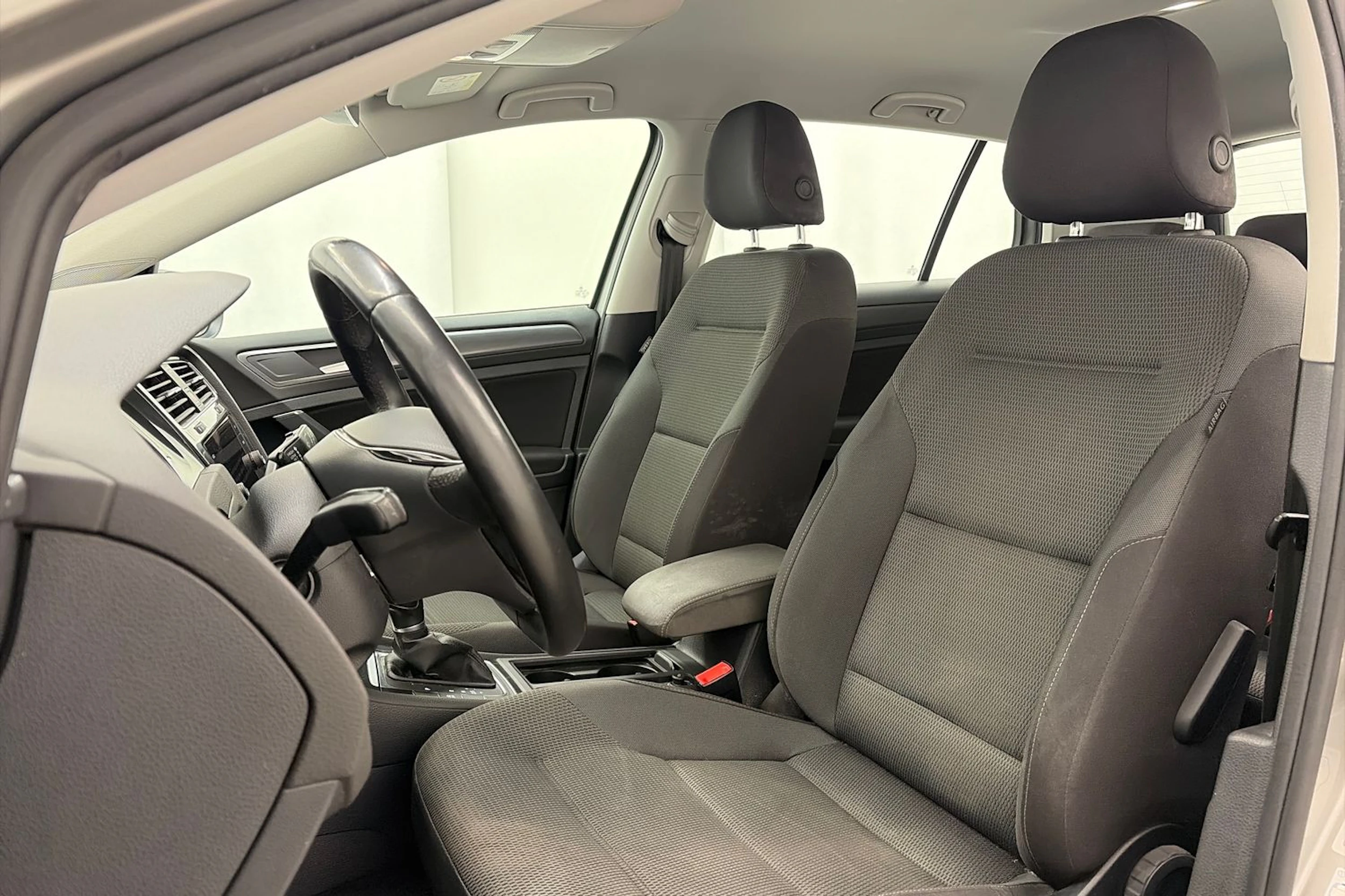 harmaa Volkswagen Golf 2018 kuva 16.