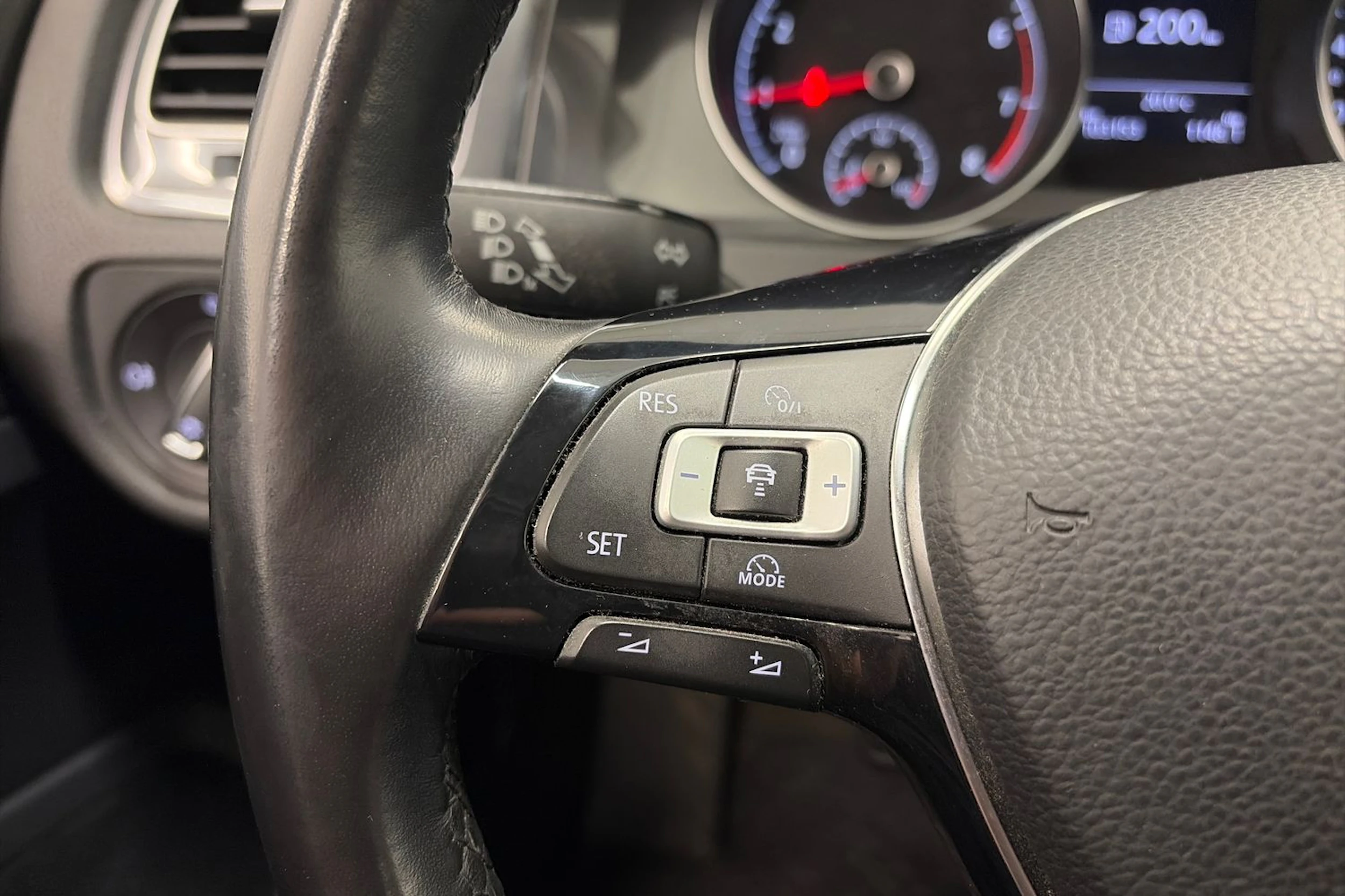 harmaa Volkswagen Golf 2018 kuva 18.