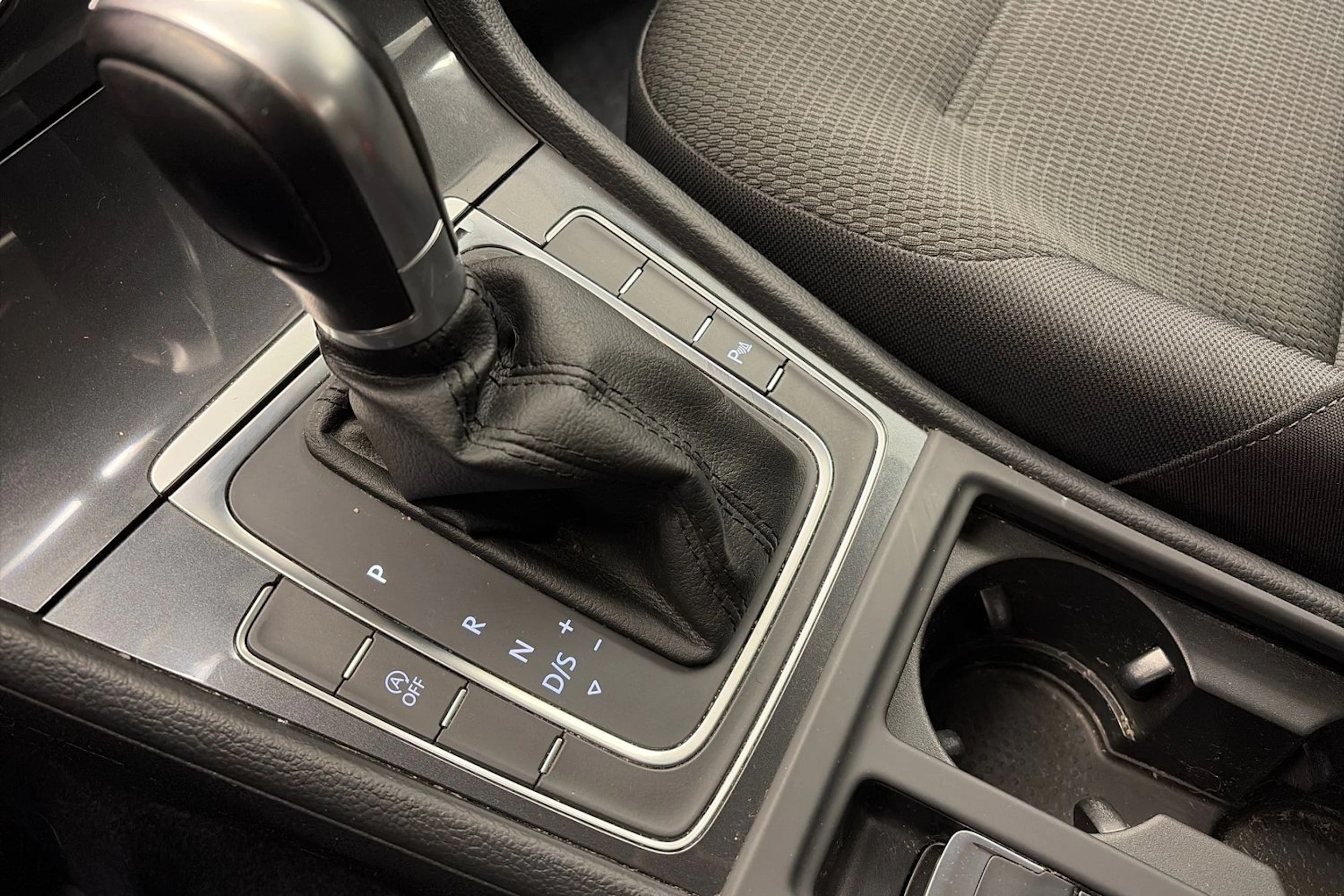 harmaa Volkswagen Golf 2018 kuva 25.