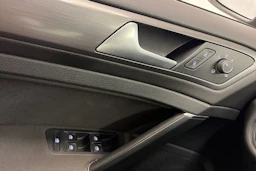 harmaa Volkswagen Golf 2018 kuva 26.