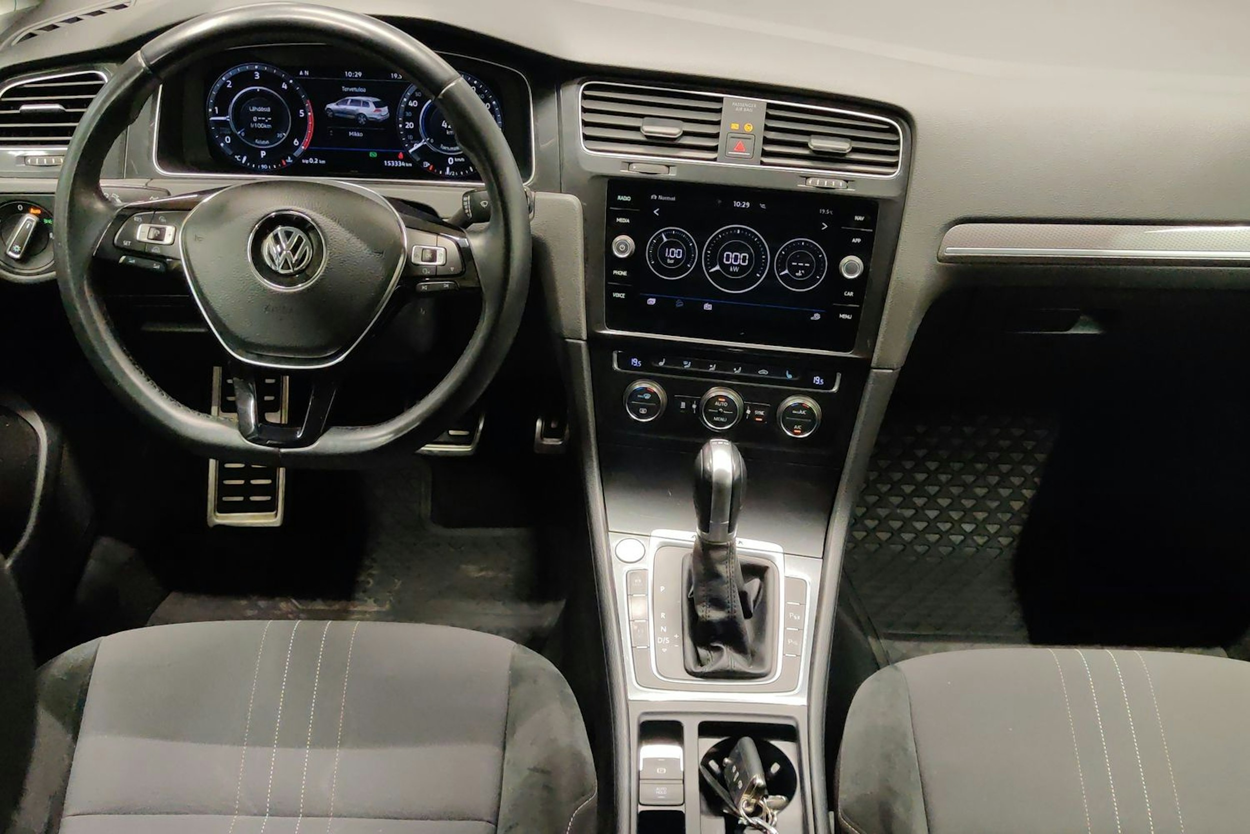 musta Volkswagen Golf 2018 kuva 9.