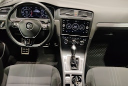 musta Volkswagen Golf 2018 kuva 9.