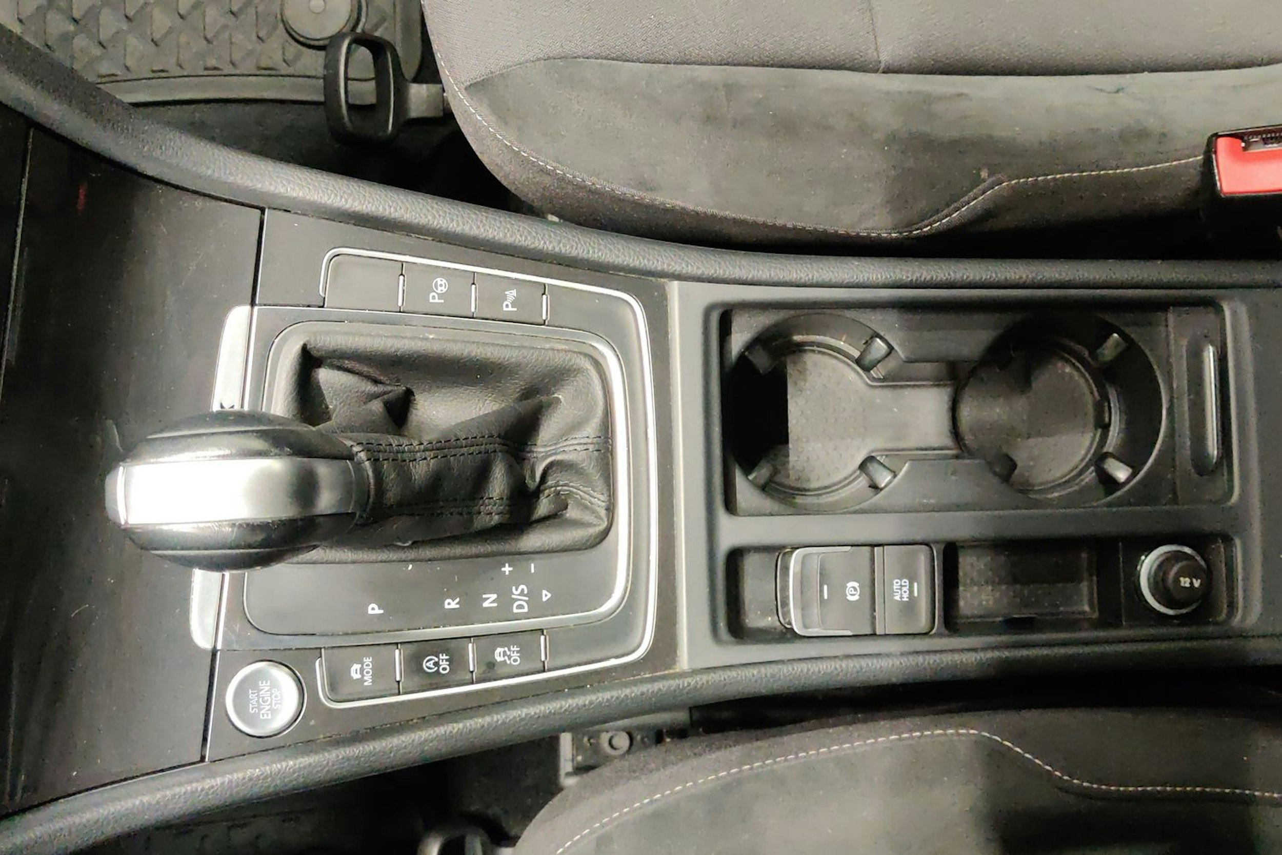 musta Volkswagen Golf 2018 kuva 20.