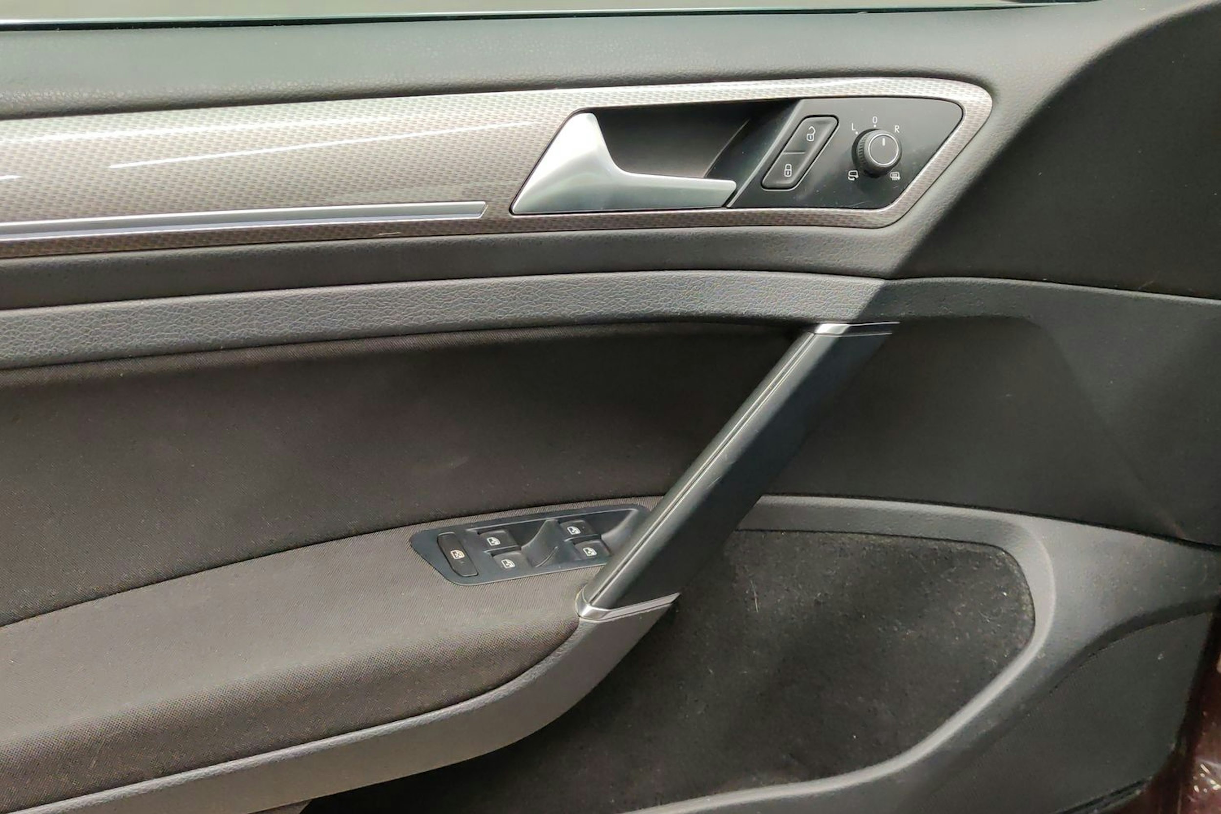 musta Volkswagen Golf 2018 kuva 21.