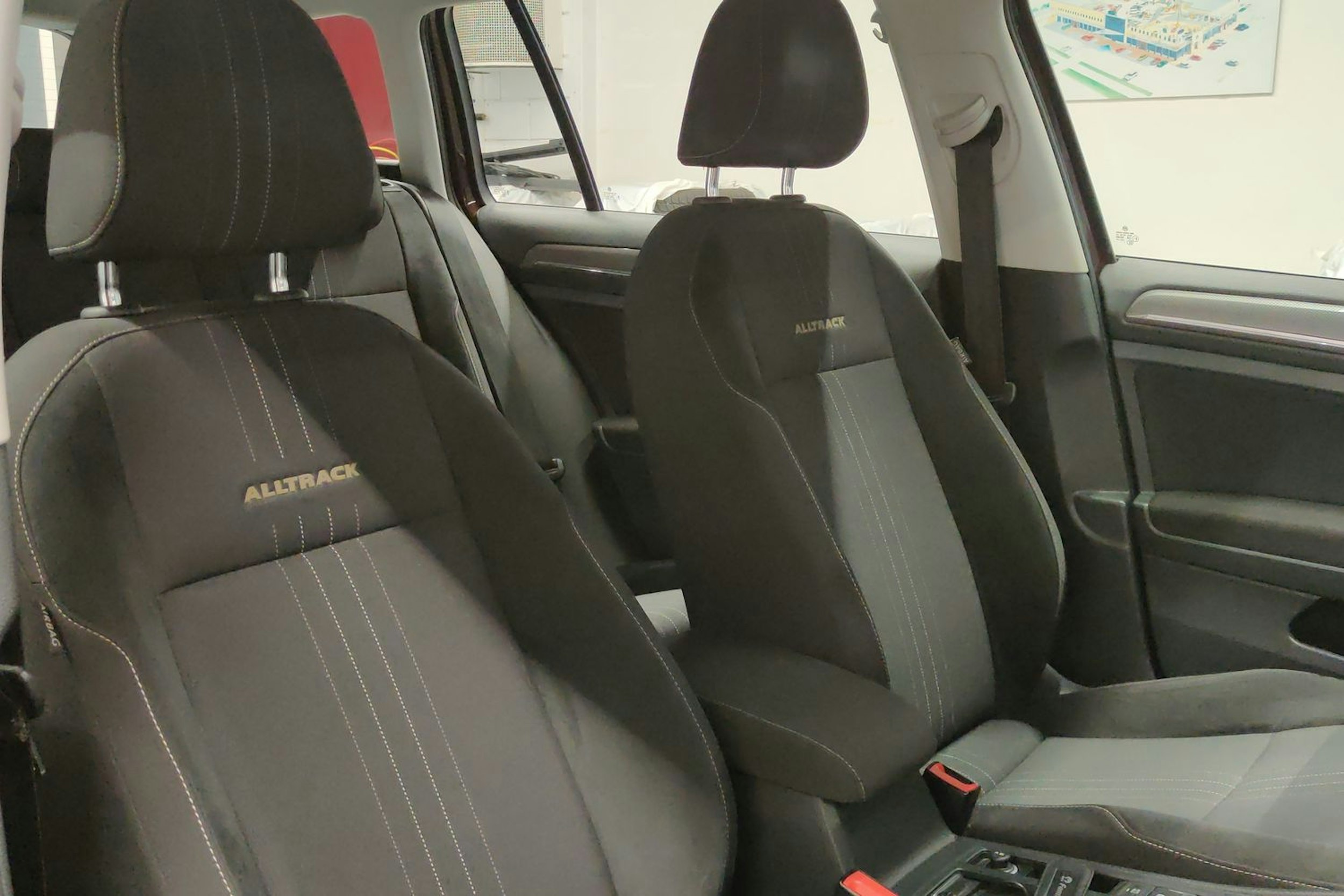 musta Volkswagen Golf 2018 kuva 22.