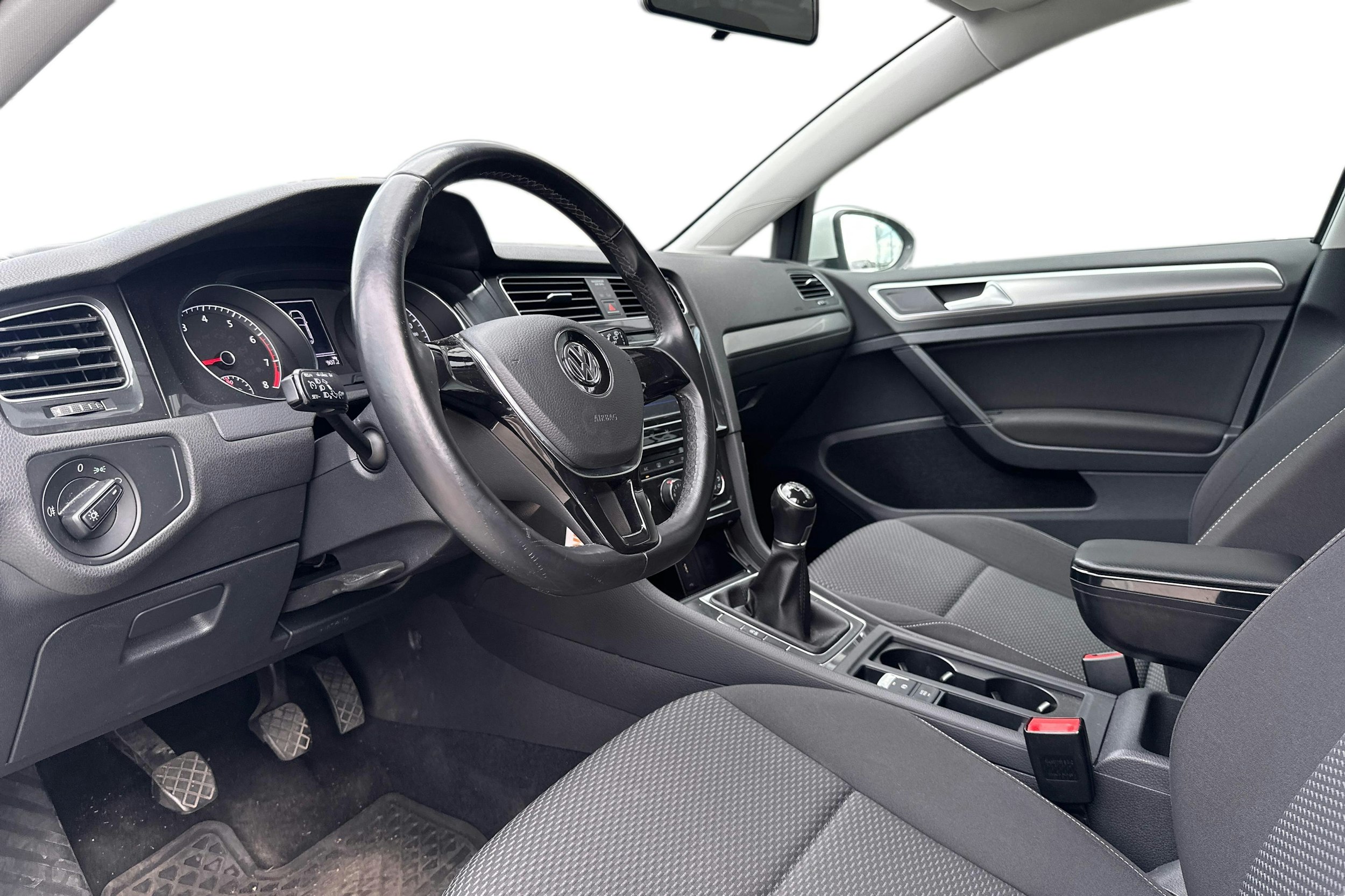 Valkoinen Volkswagen GOLF 2018 kuva 3.