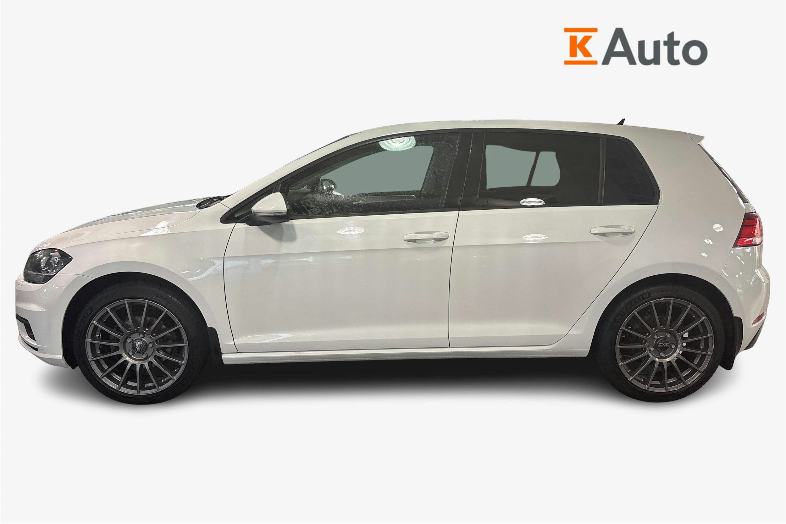 Valkoinen Volkswagen GOLF 2018 kuva 6.