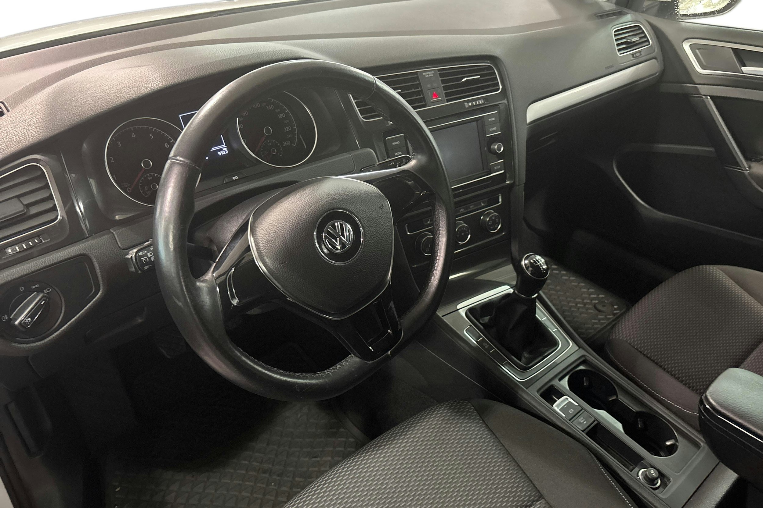 Valkoinen Volkswagen GOLF 2018 kuva 7.
