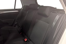 Valkoinen Volkswagen GOLF 2018 kuva 10.