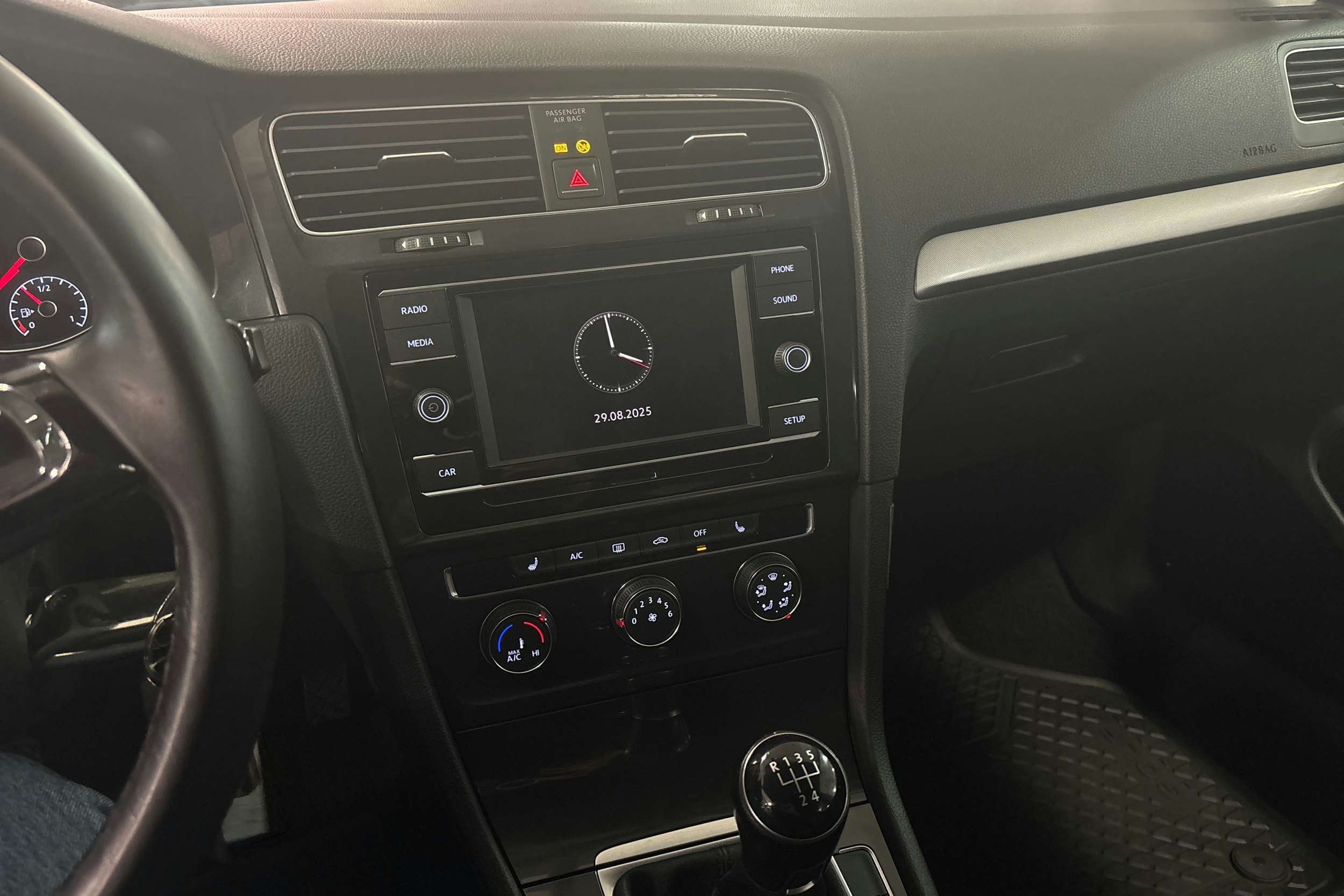 Valkoinen Volkswagen GOLF 2018 kuva 16.