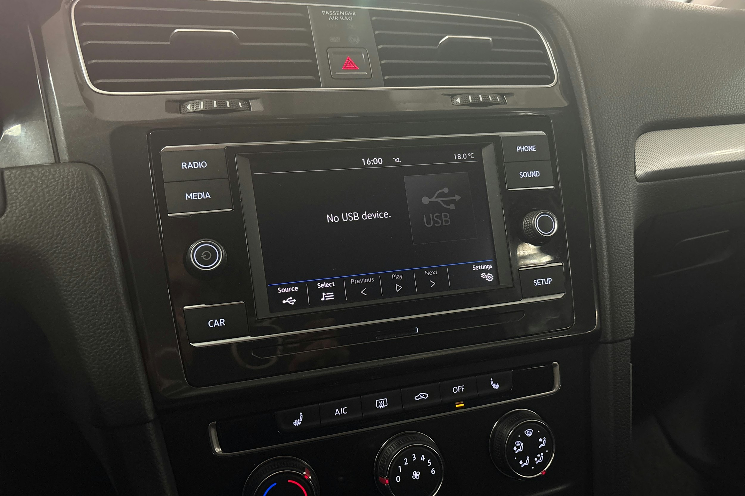 Valkoinen Volkswagen GOLF 2018 kuva 17.