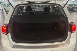 Valkoinen Volkswagen GOLF 2018 kuva 18.