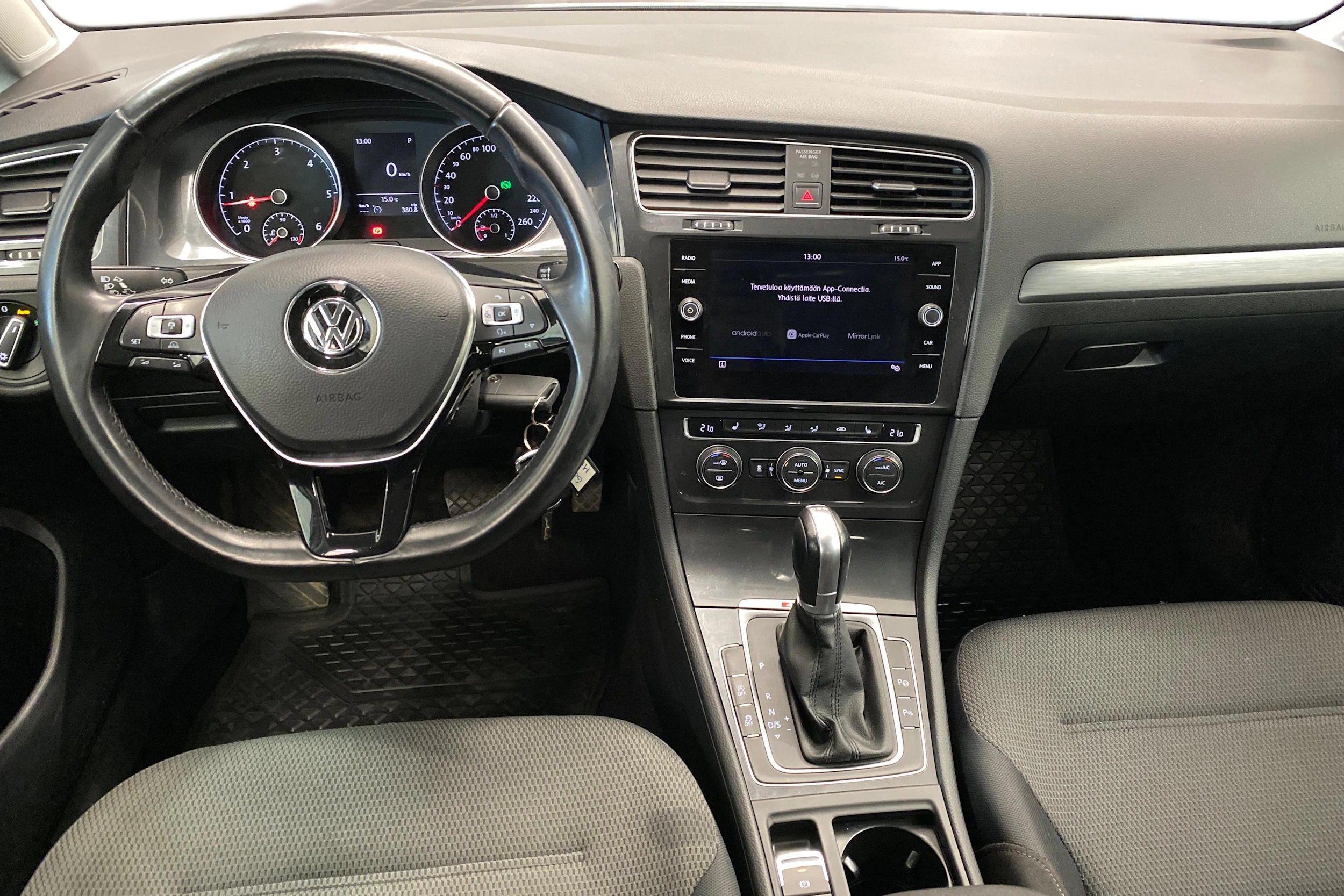 valkoinen Volkswagen Golf 2018 kuva 9.